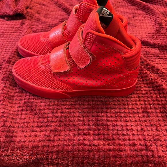 2014 NIKE FLYSTEPPER 2K3 PREMIUM UNIVERSITY RED OCTOBER CHROME 677473-601 Sz 9.5 - Picture 2 of 9